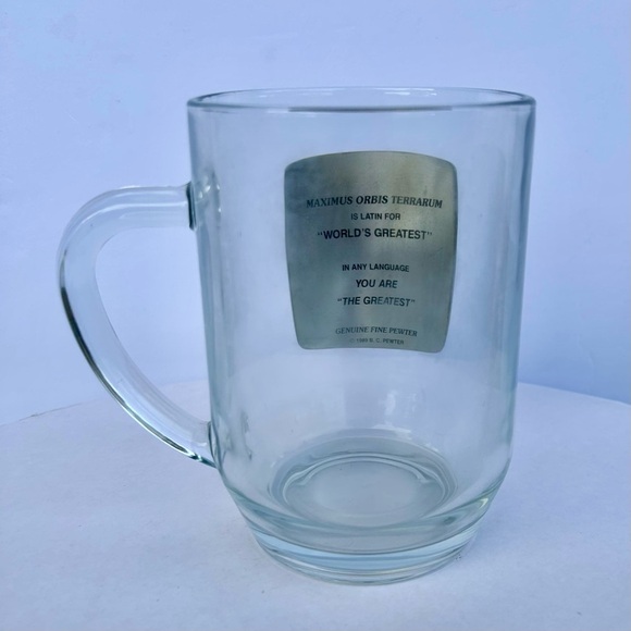 Elegant Glass Mug with Pewter Golfer Emblem - Picture 3 of 10